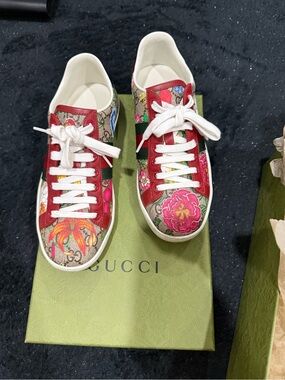Gucci Red Floral Low-Top Sneakers with White Laces